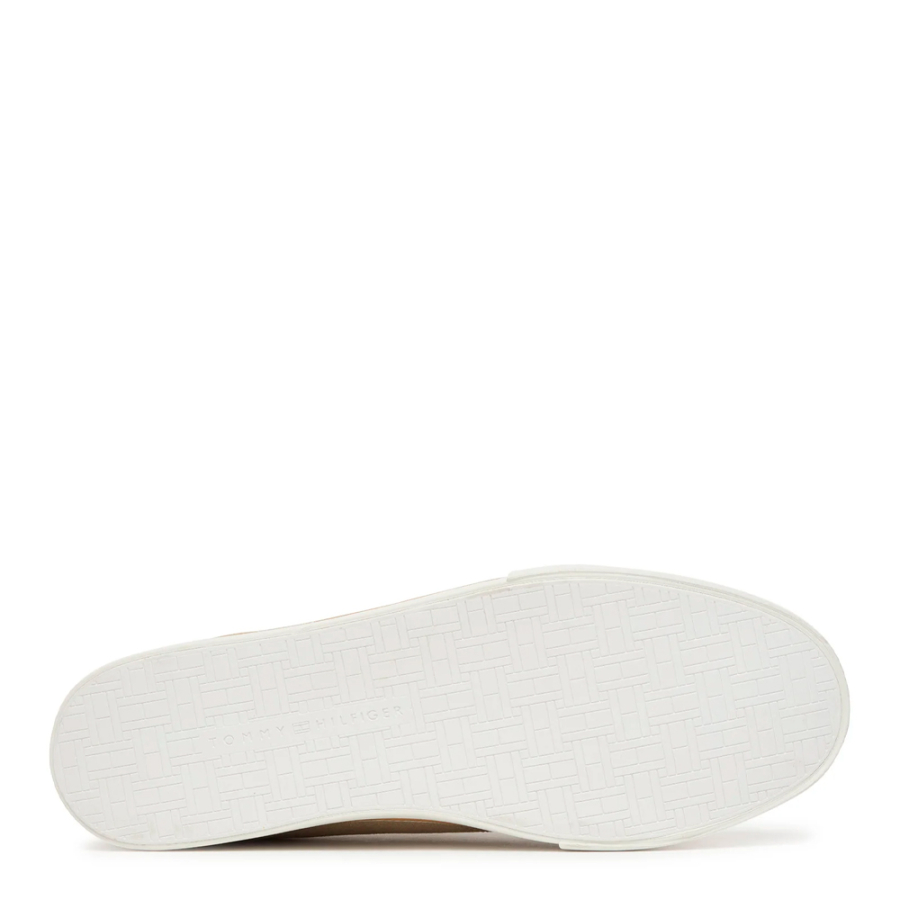 baskets-en-toile-avec-logo-en-relief baskets-en-toile-avec-logo-en-relief