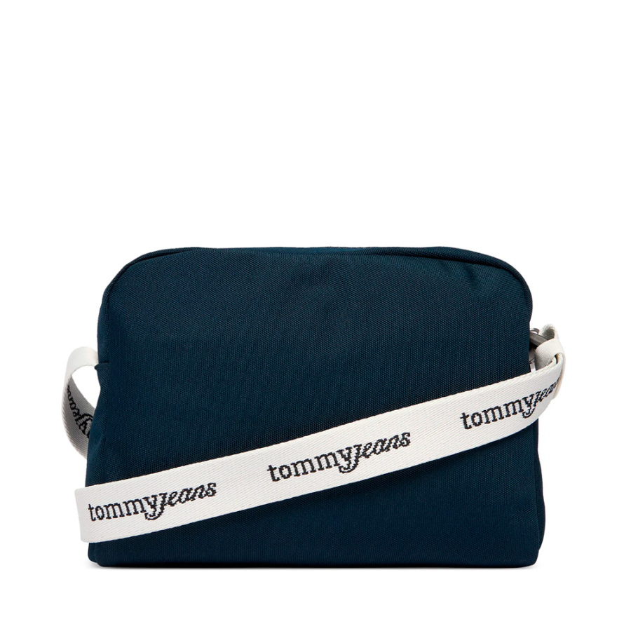 essentielle-schultertasche-mit-aufschrift