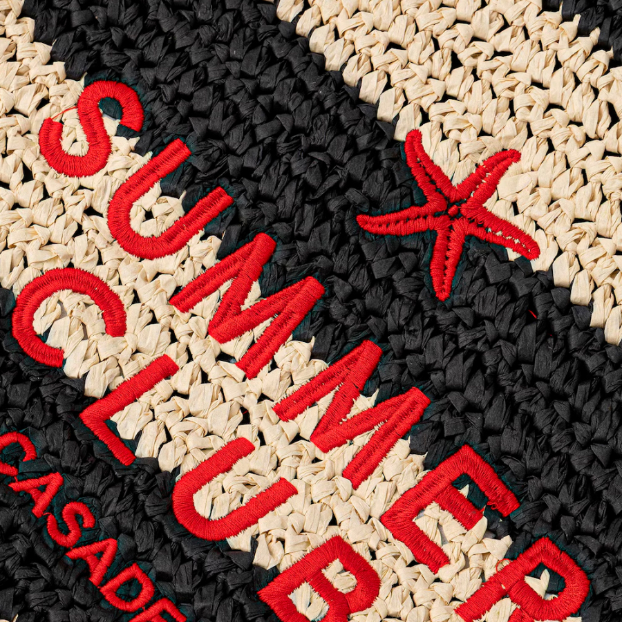 gestreifte-tasche-mit-raffias-effekt