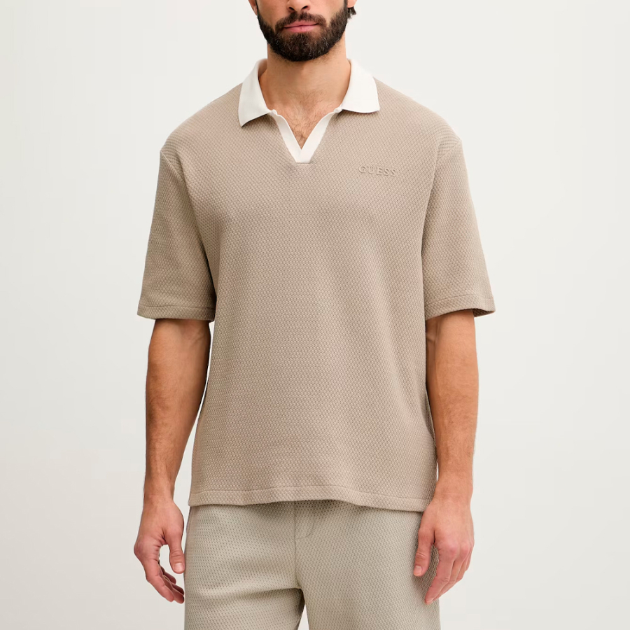 poloshirt-mit-dreieckslogo