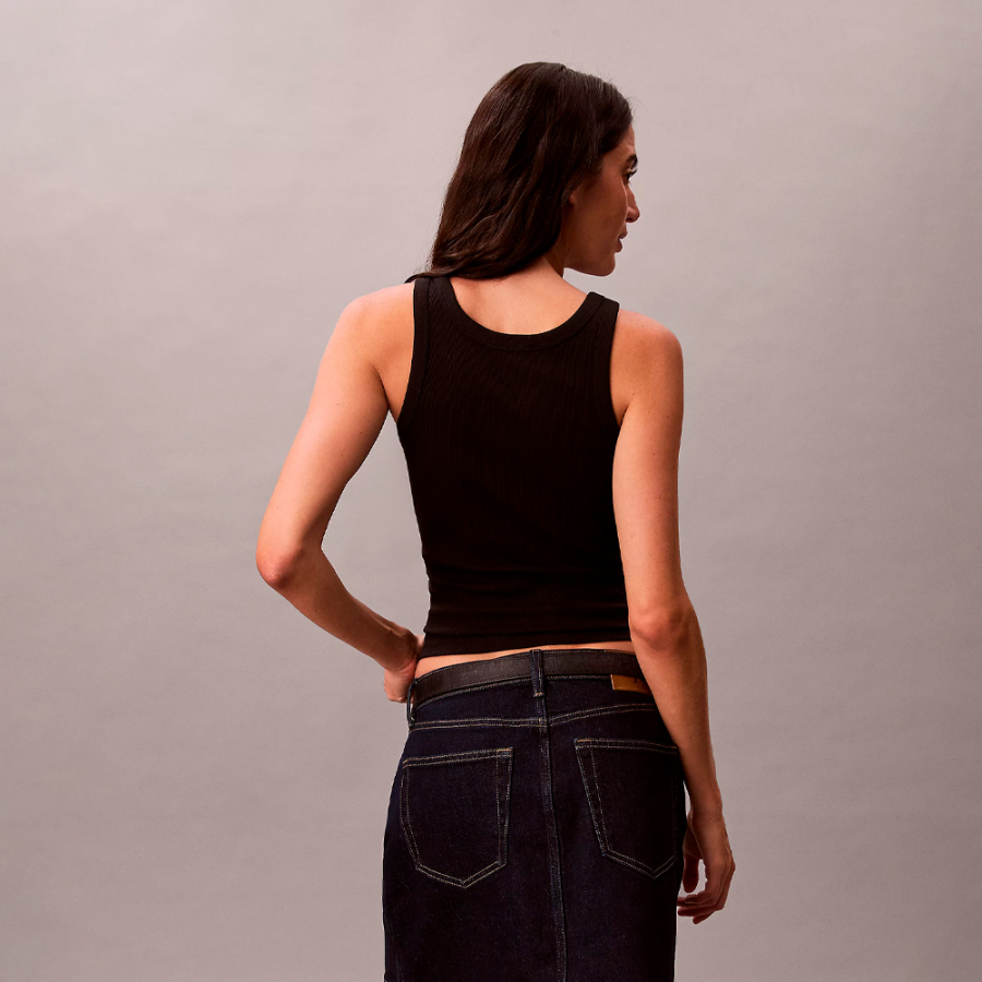 regata-de-algodao-canelado-com-modelagem-justa