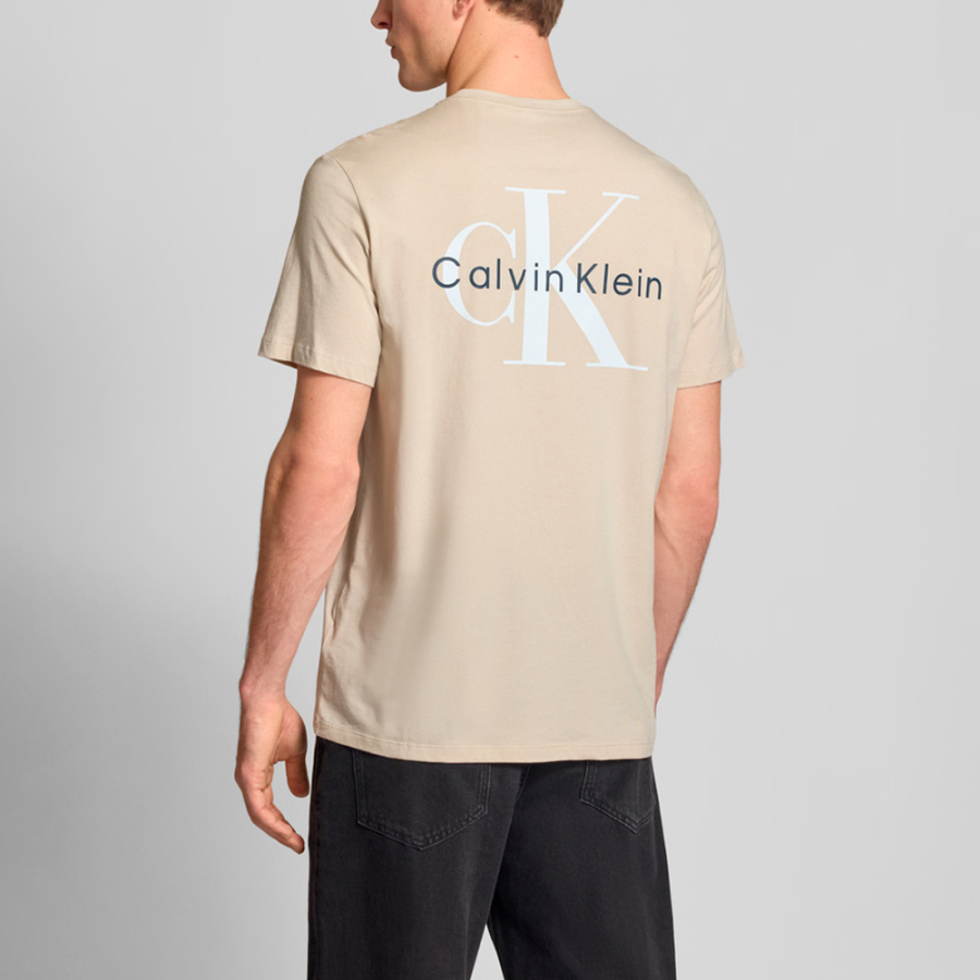 camiseta-classica-com-monologo-nas-costas