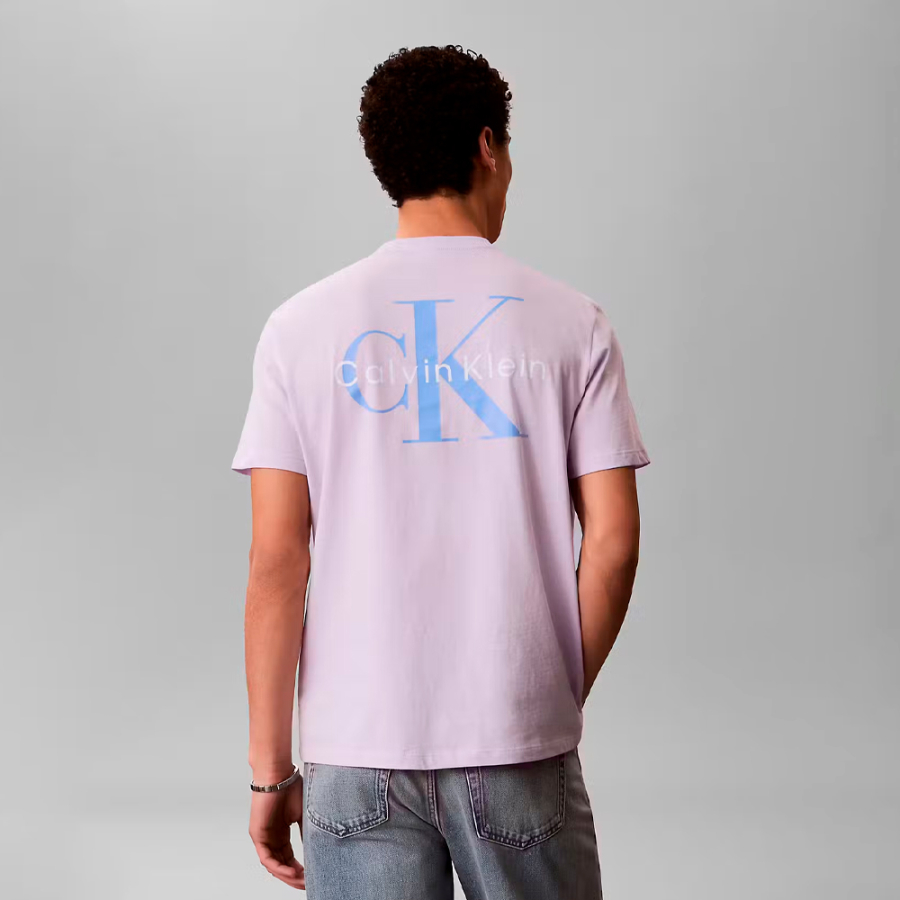 camiseta-classica-com-monologo-nas-costas