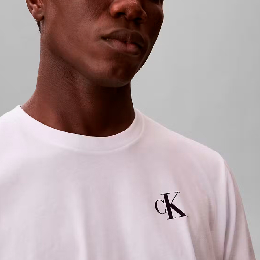 camiseta-classica-com-monologo-nas-costas