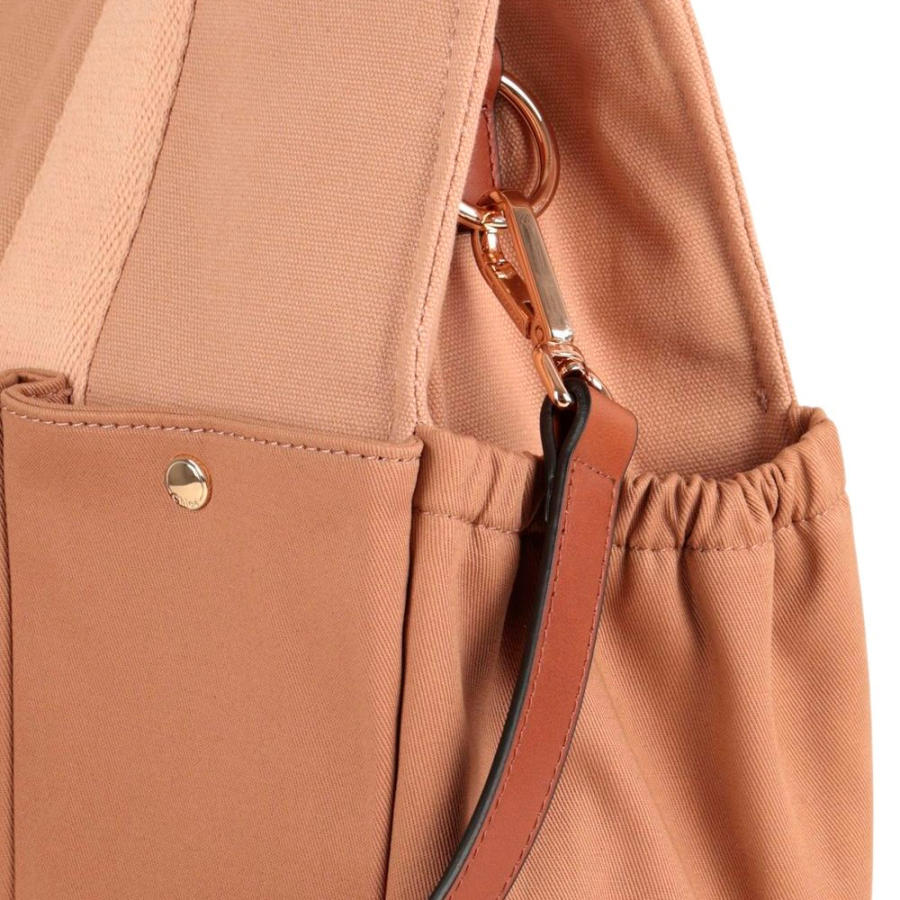 bolso-cambiador-para-bebe-con-detalle-de-logotipo