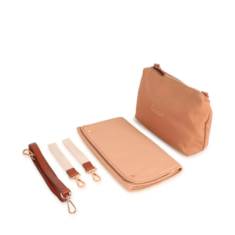 bolso-cambiador-para-bebe-con-detalle-de-logotipo