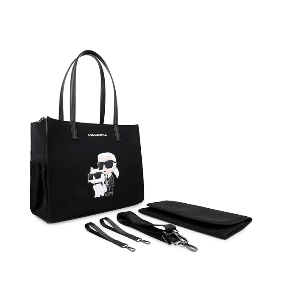 bolso-cambiador-para-bebe-con-estampado-de-la-marca