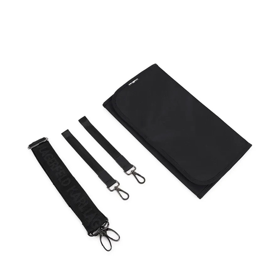 wickeltasche-mit-markenaufdruck