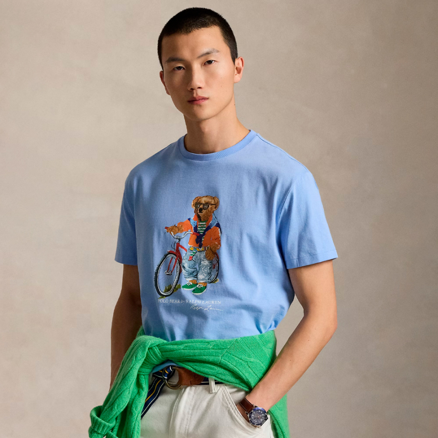 massgeschneidertes-slim-fit-t-shirt-mit-polo-bar-motiv