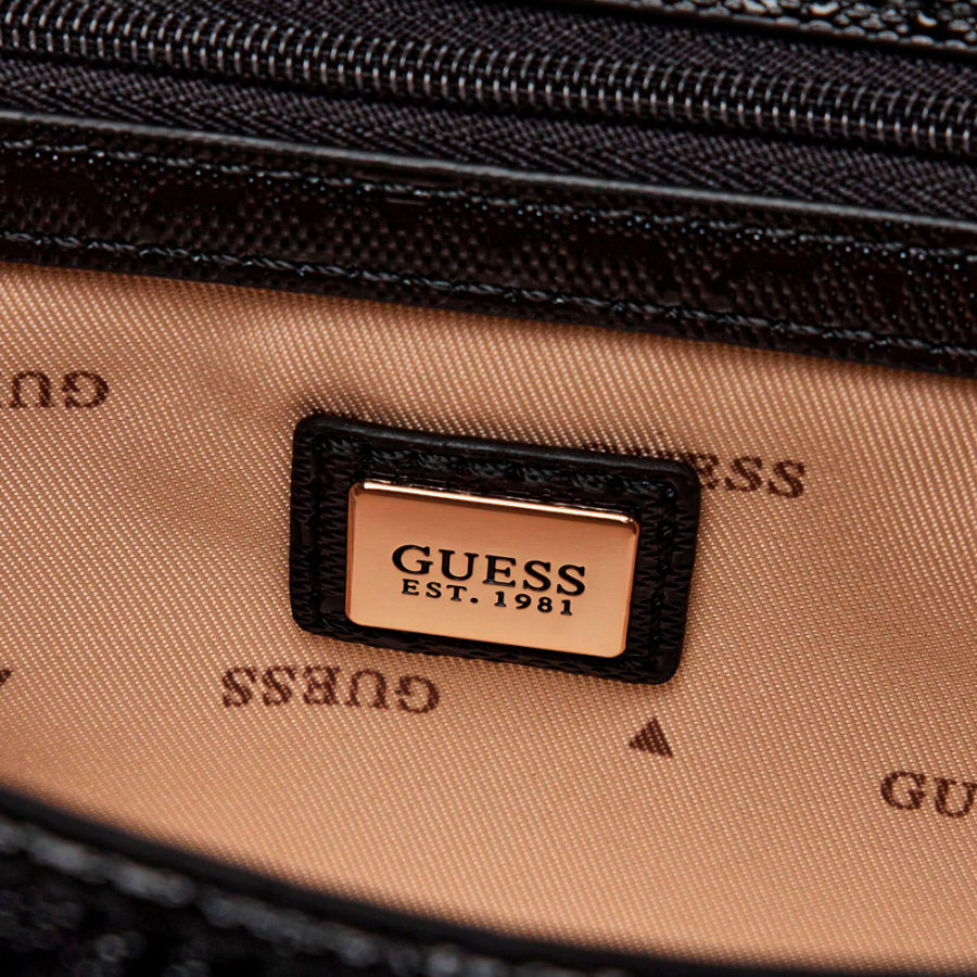 libby-schultertasche-mit-kette