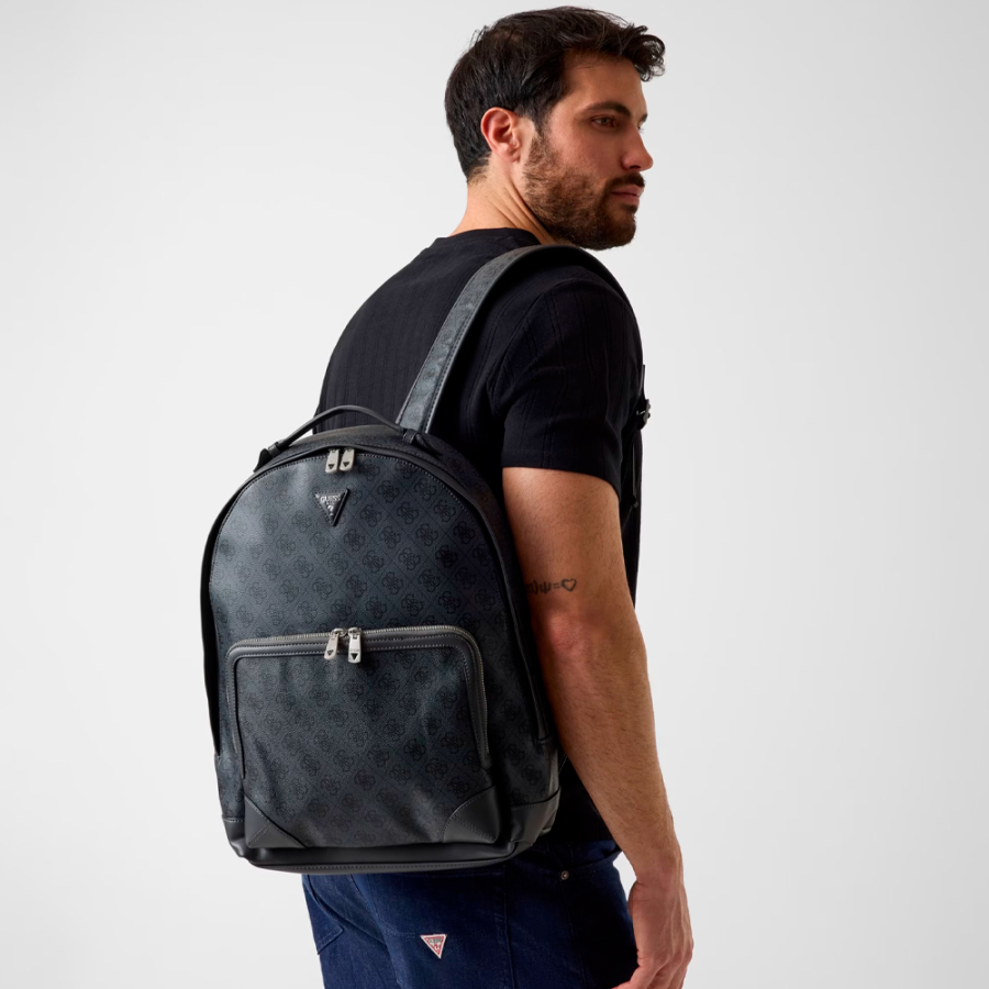 mochila-com-o-logotipo-de-milao