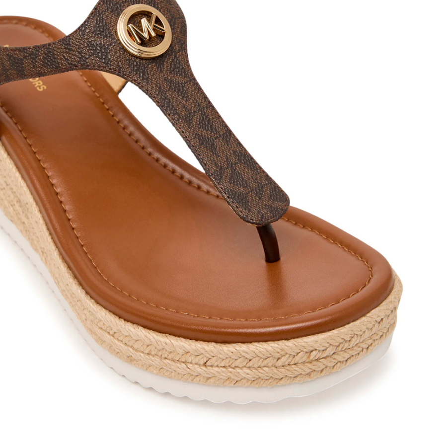 sandalia-val-estilo-chinelo-com-plataforma-e-logotipo-exclusivo