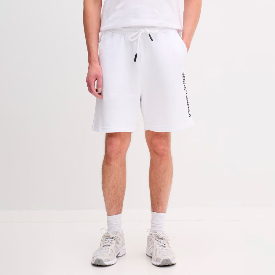 short-de-chandal-con-el-logotipo short-de-chandal-con-el-logotipo