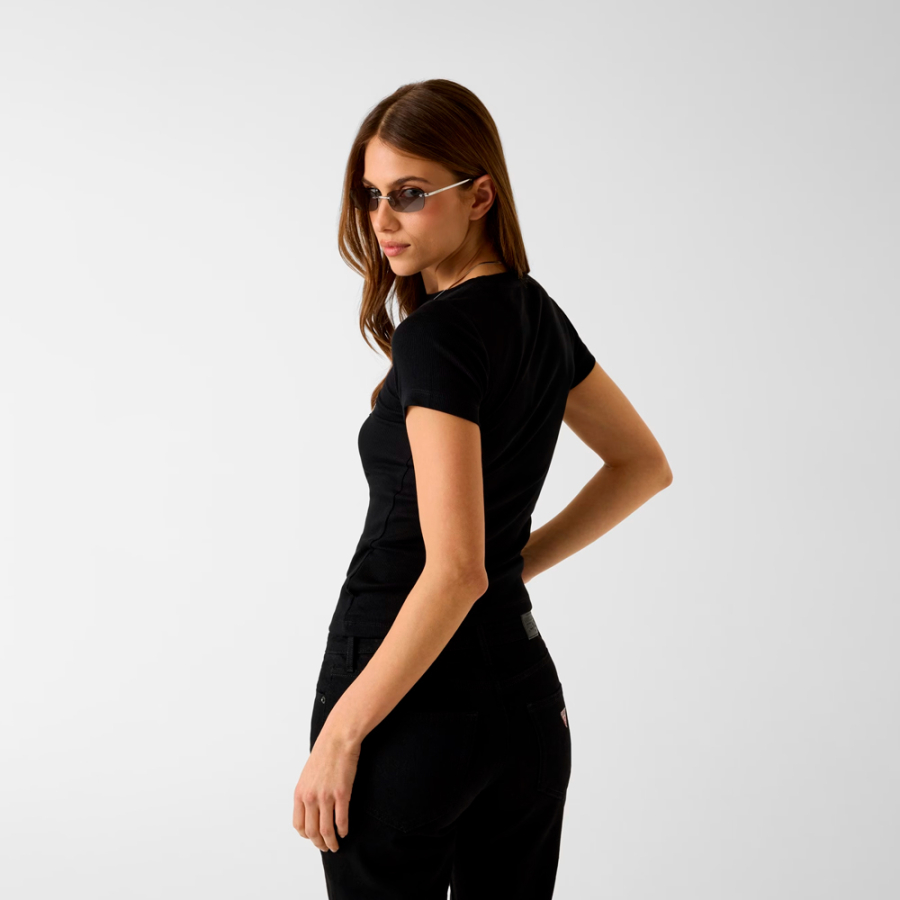 camiseta-bordada-de-punto-acanalado-corte-slim camiseta-bordada-de-punto-acanalado-corte-slim