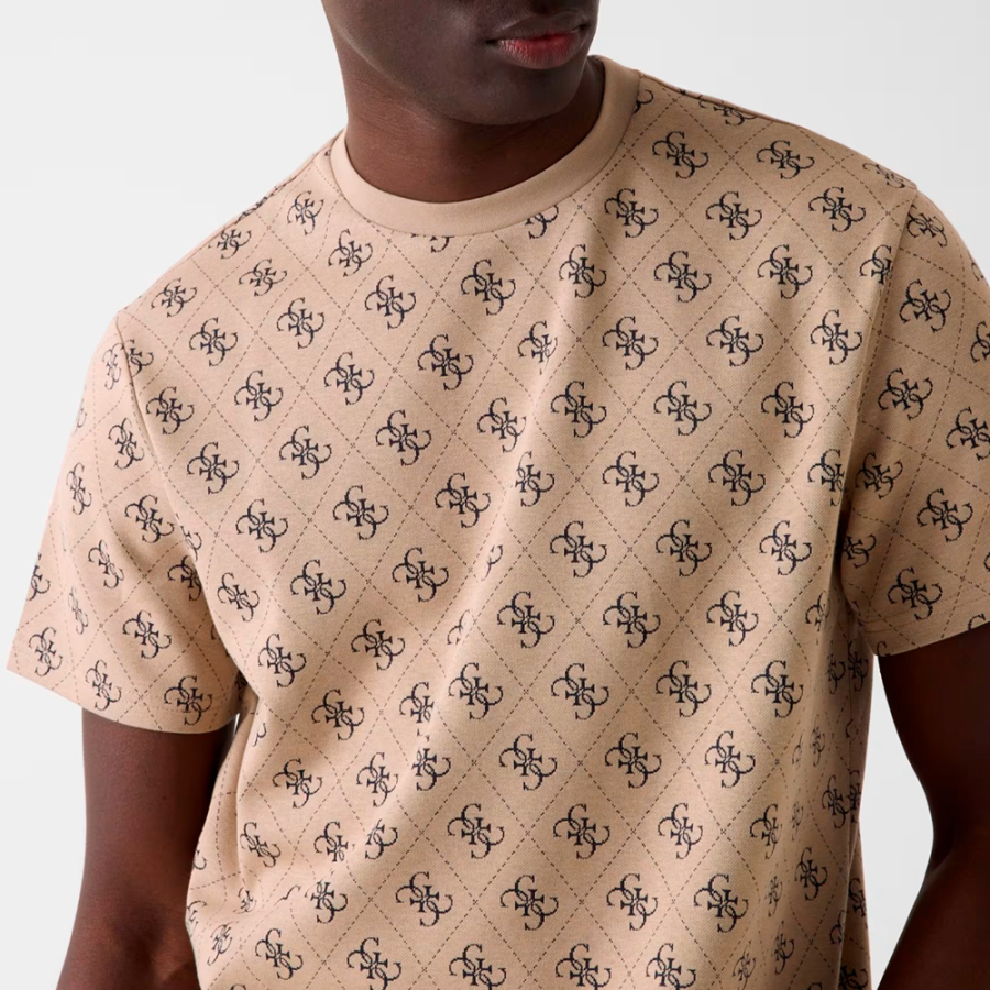 camiseta-com-logo-jacquard