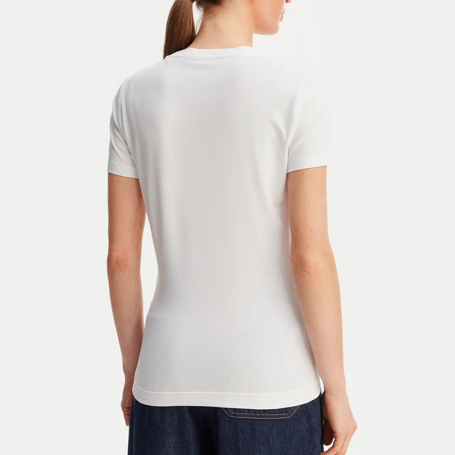 camiseta-com-estampa-de-triangulo-de-flores