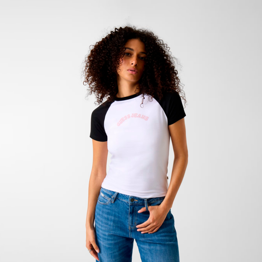 camiseta-com-logotipo-estampado