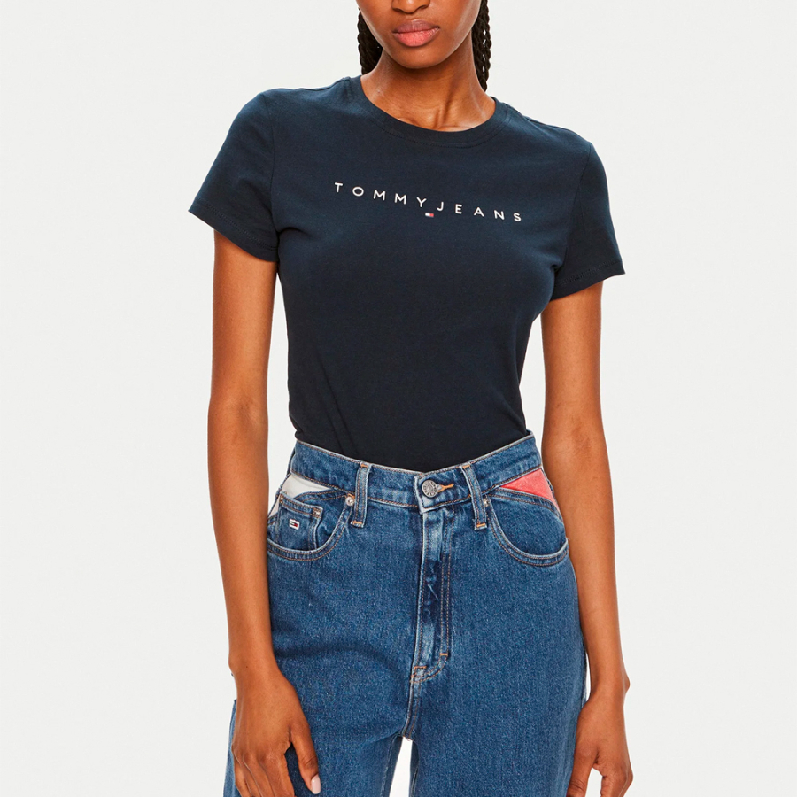 schmal-geschnittenes-t-shirt-mit-logo