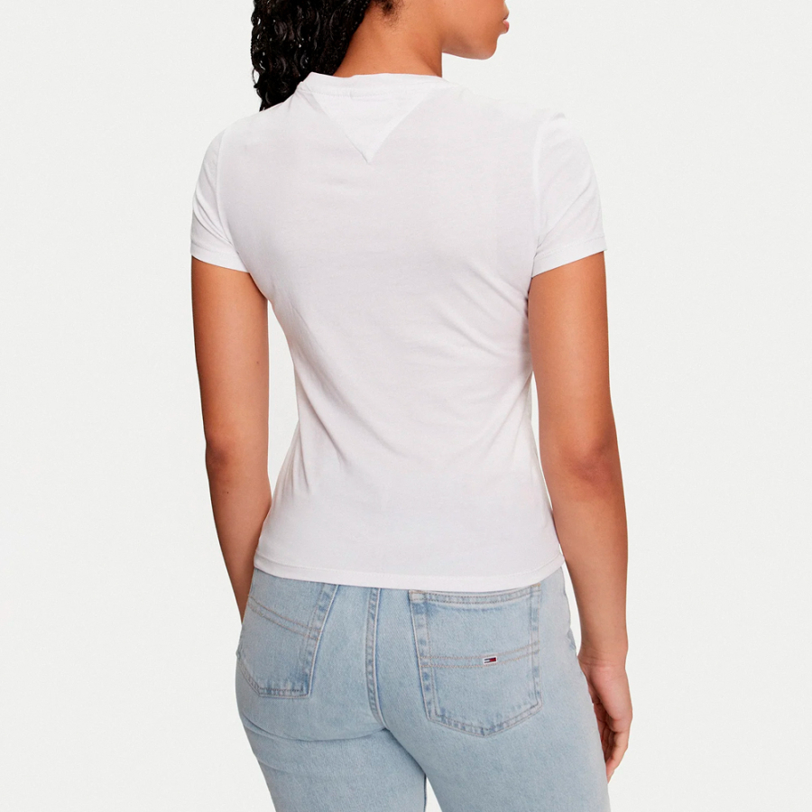 schmal-geschnittenes-t-shirt-mit-logo