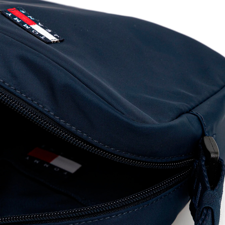 essential-daily-camera-bag