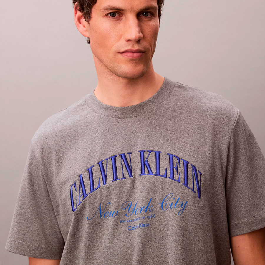 camiseta-con-logo-nyc-bordado camiseta-con-logo-nyc-bordado