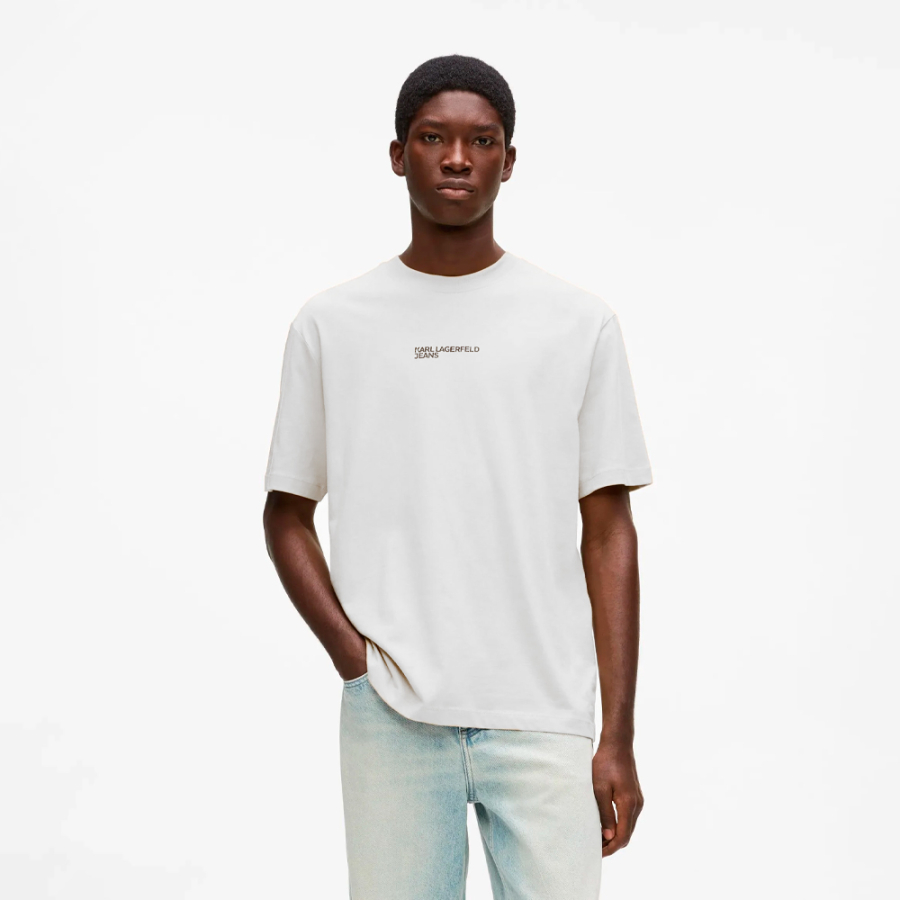 camiseta-com-logo-e-efeito-de-moldura