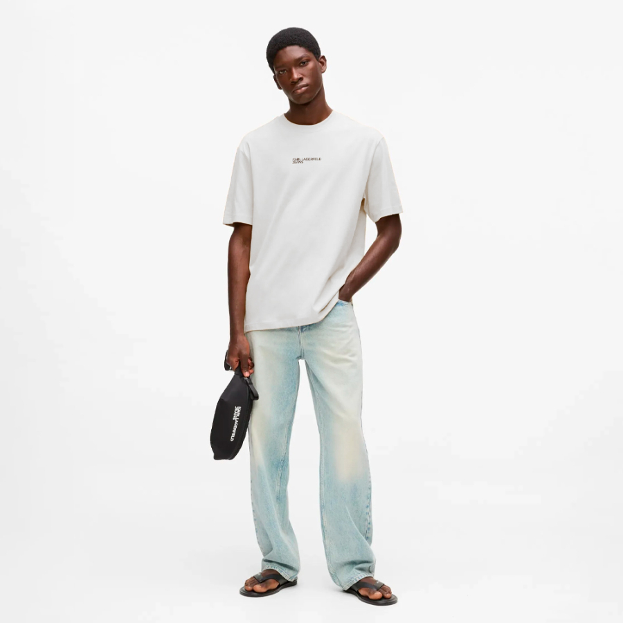 camiseta-com-logo-e-efeito-de-moldura