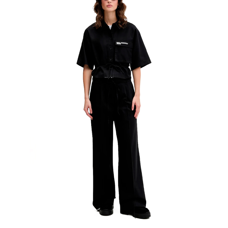 calca-com-logotipo-e-pregas