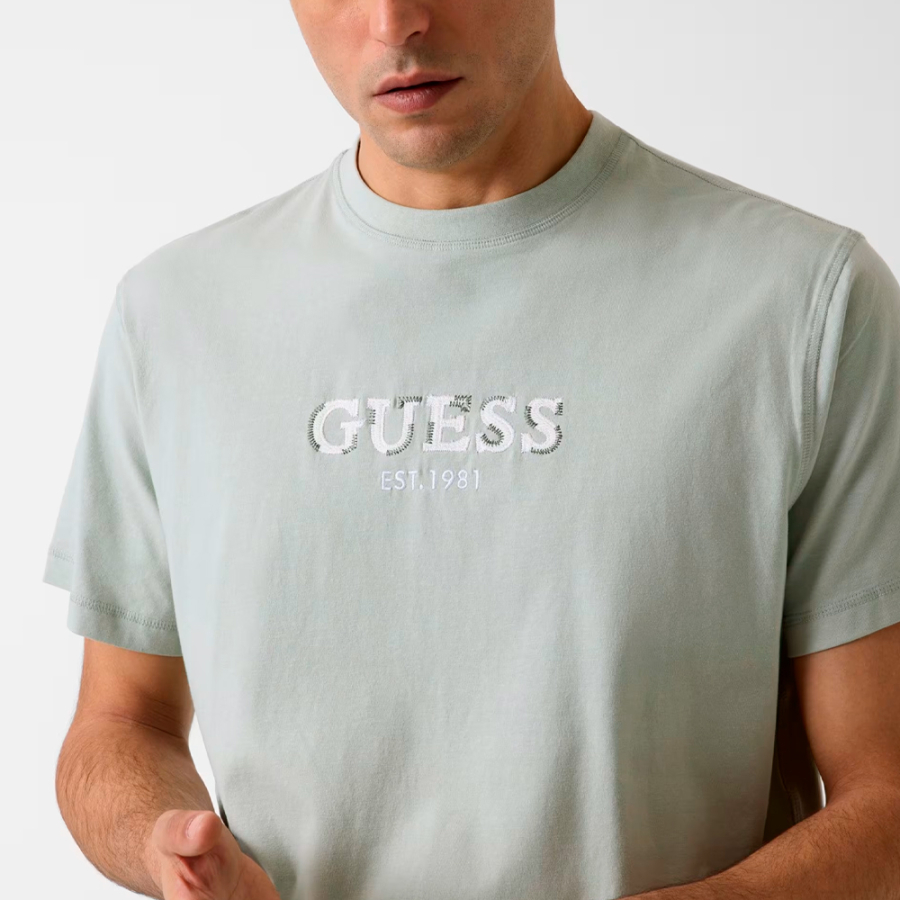 camiseta-com-logotipo