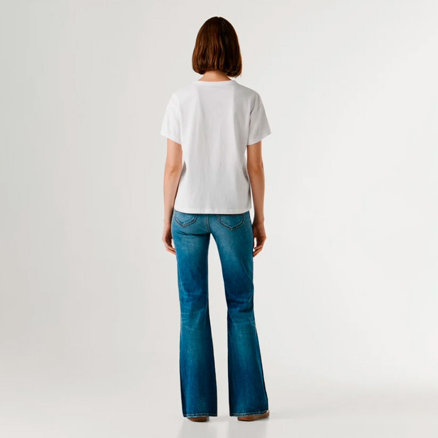 camiseta-com-logo-de-strass