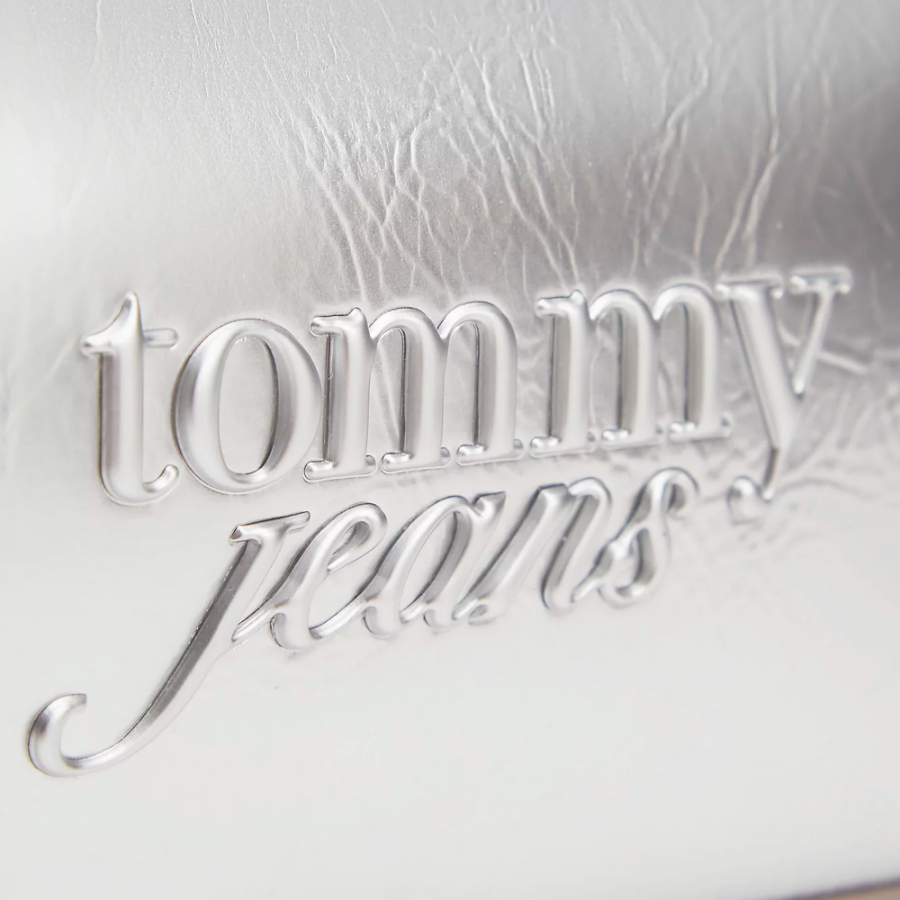 bolsa-de-ombro-metalica-com-logotipo-texturizado