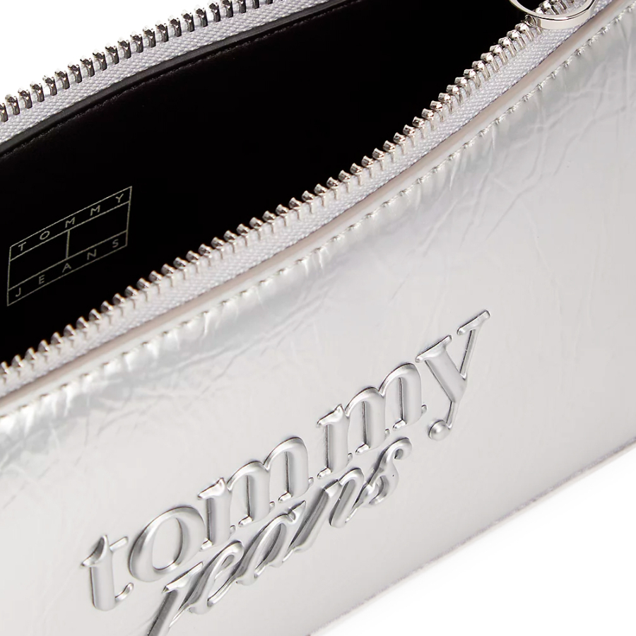 sac-bandouliere-metallique-avec-logo-texture