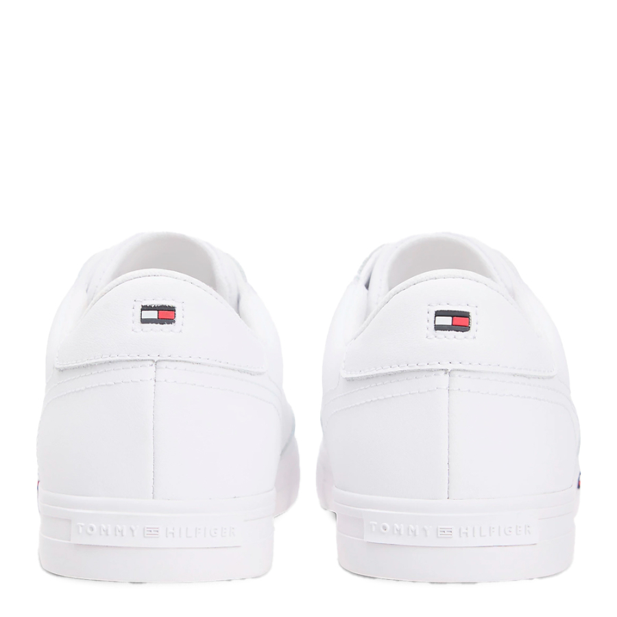 baskets-en-cuir-avec-une-semelle-intermediaire-distinctive