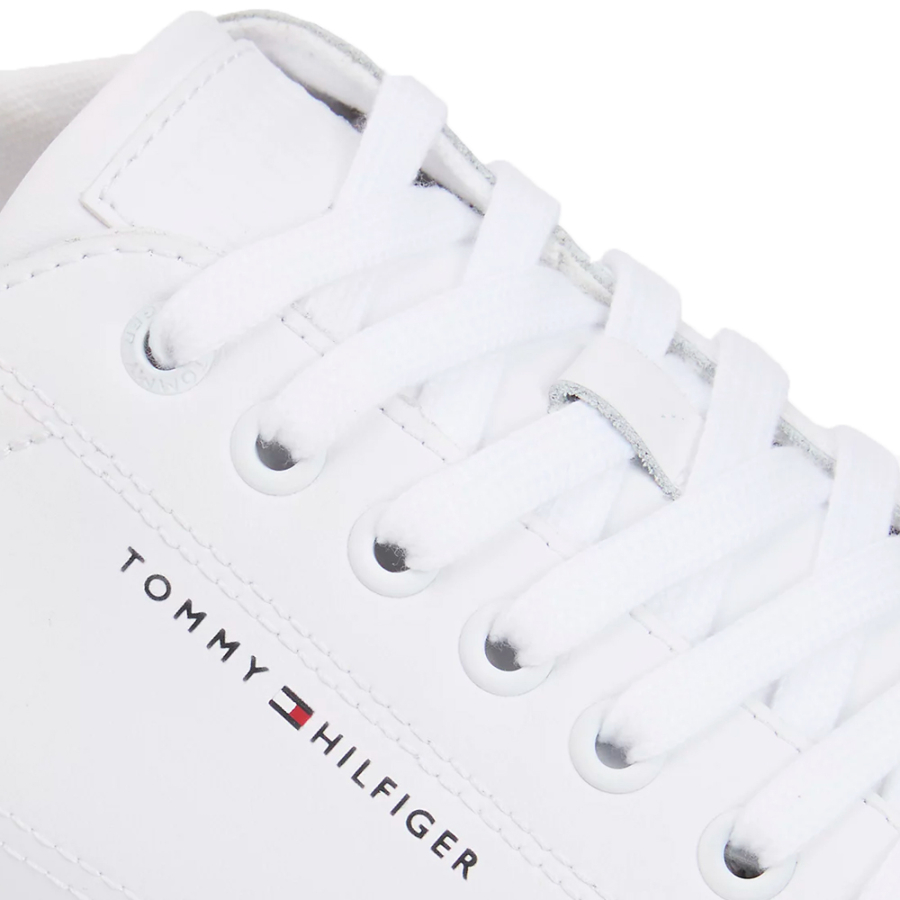 sneakers-in-pelle-con-un-intersuola-distintiva