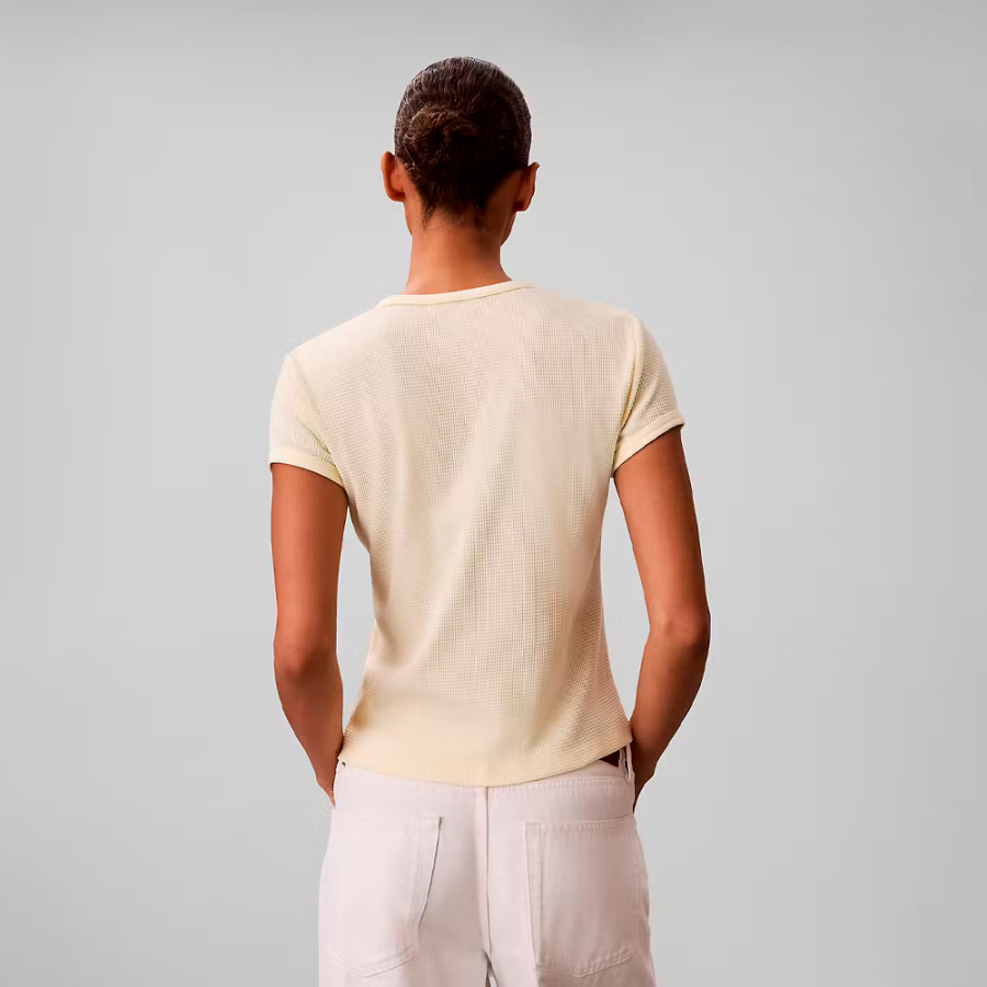 t-shirt-slim-a-ecusson-monogramme