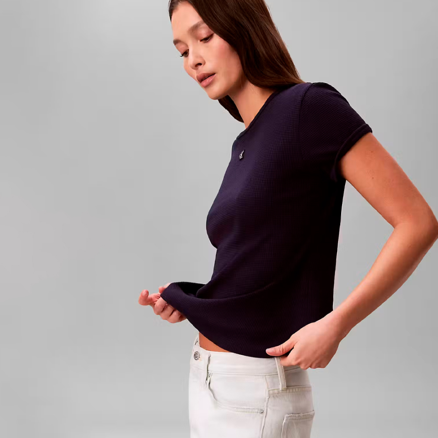 t-shirt-slim-a-ecusson-monogramme