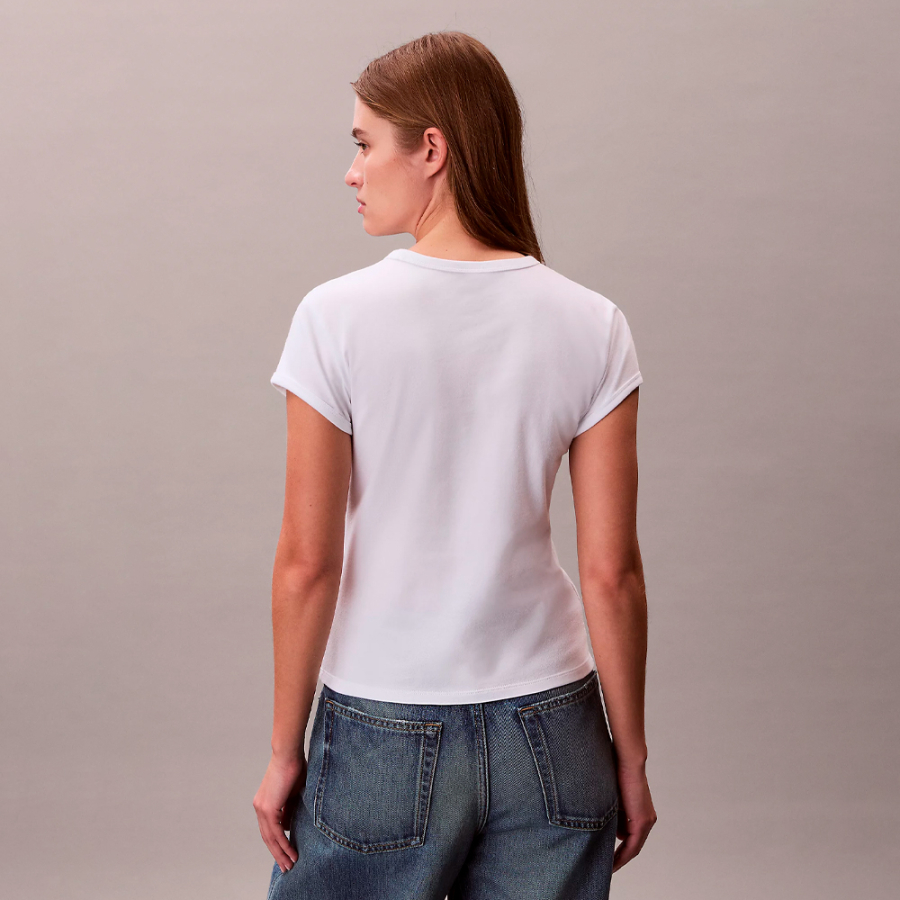 t-shirt-ajuste-avec-logo-universitaire