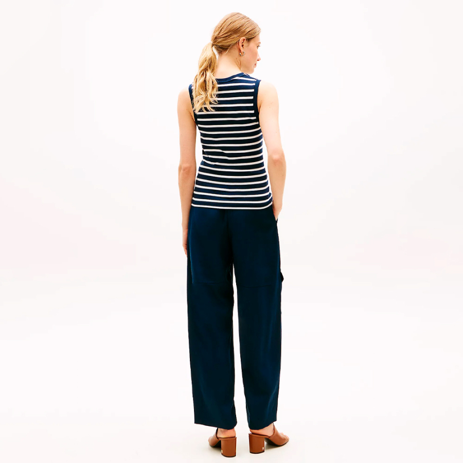 t-shirt-sans-manches-ajuste