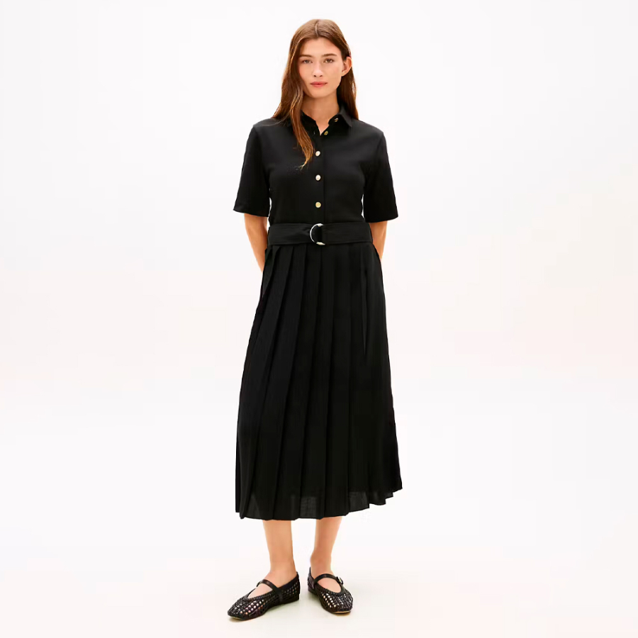 abito-con-bottoni-dorati-e-materiali-misti