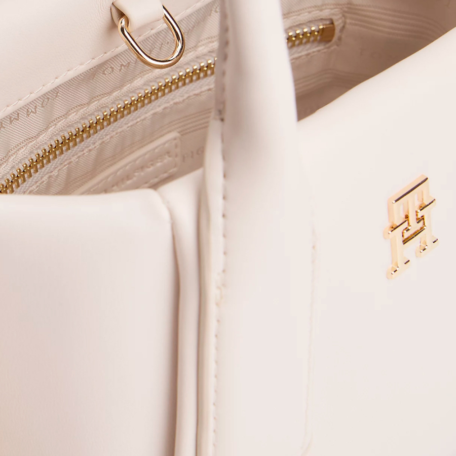 borsa-tote-essenziale-con-logo-metallico