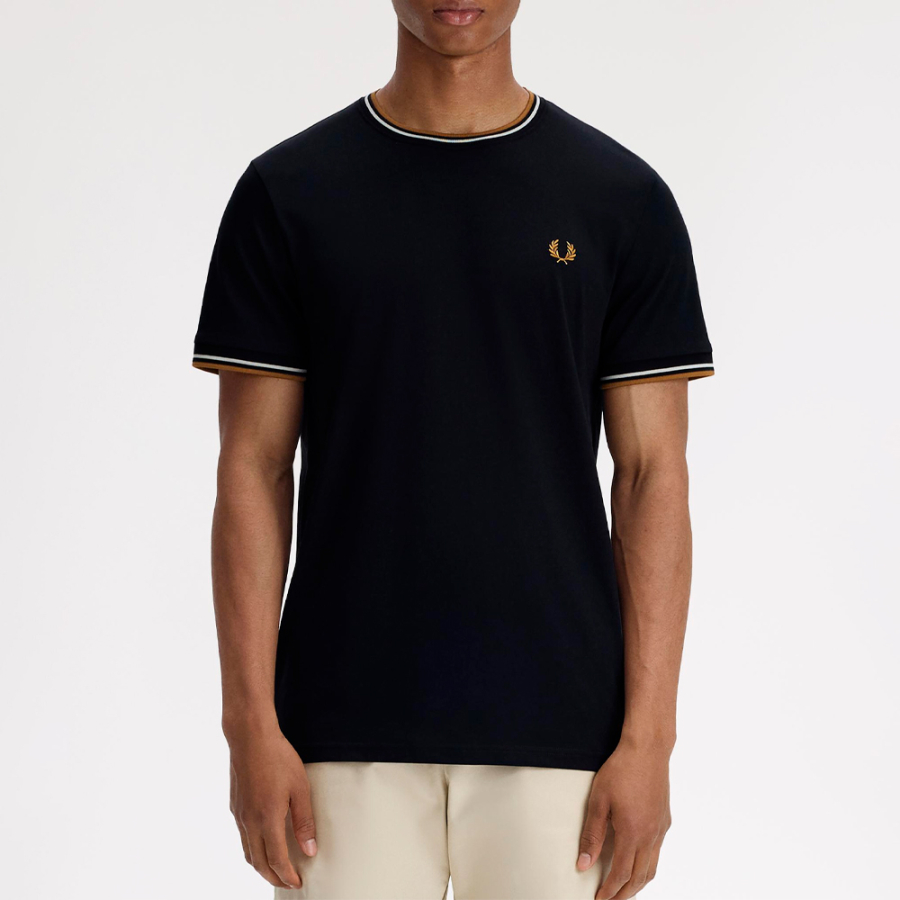 t-shirt-mit-doppeltem-besatz