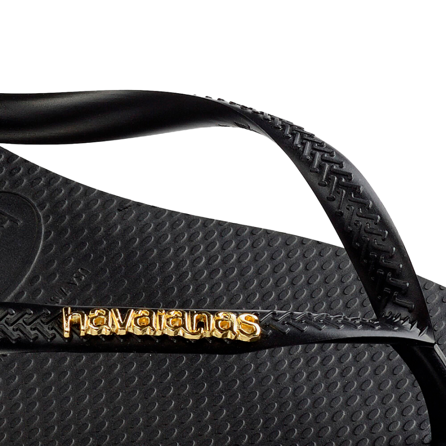 schmale-metallic-flip-flops-mit-logo