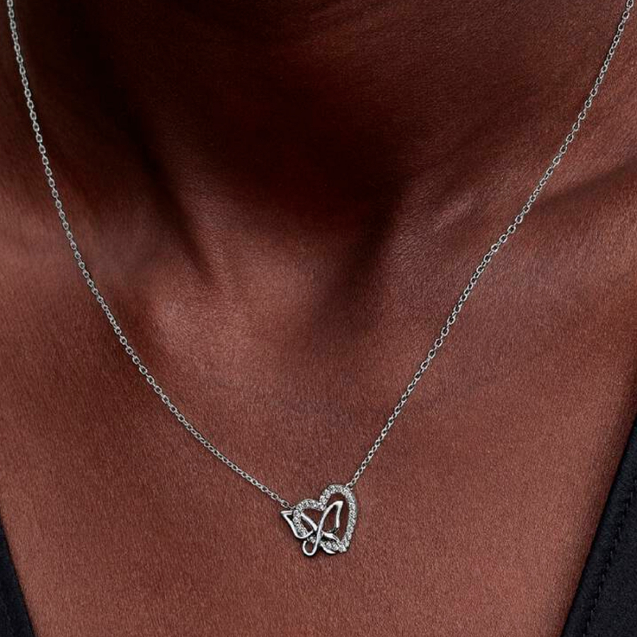 collana-con-ciondolo-a-forma-di-cuore-e-farfalla-intrecciati-394477c01