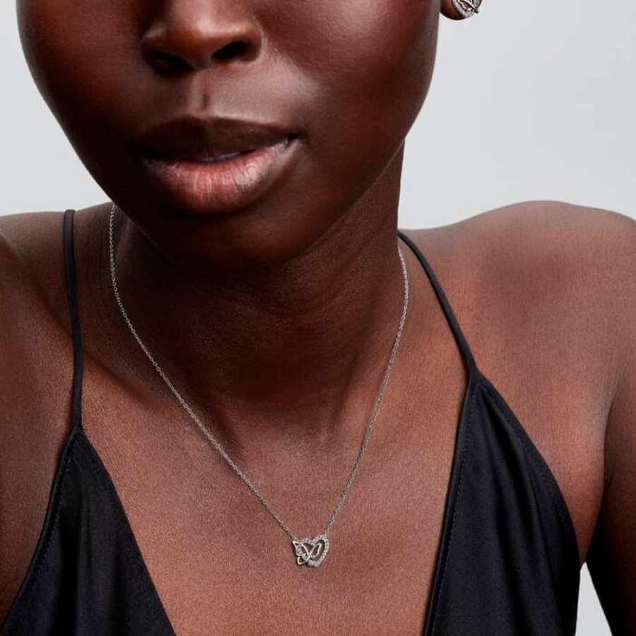 collana-con-ciondolo-a-forma-di-cuore-e-farfalla-intrecciati-394477c01