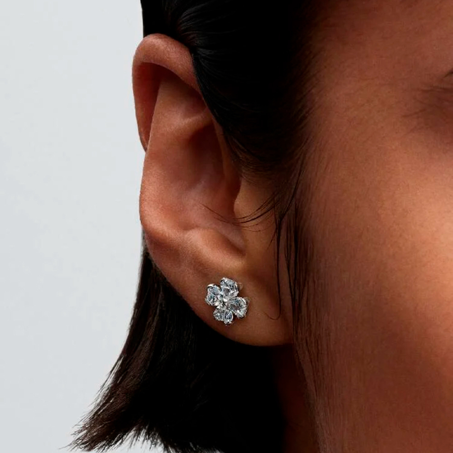 pendientes-de-boton-con-forma-de-trebol-de-la-suerte-brillante-294500c01