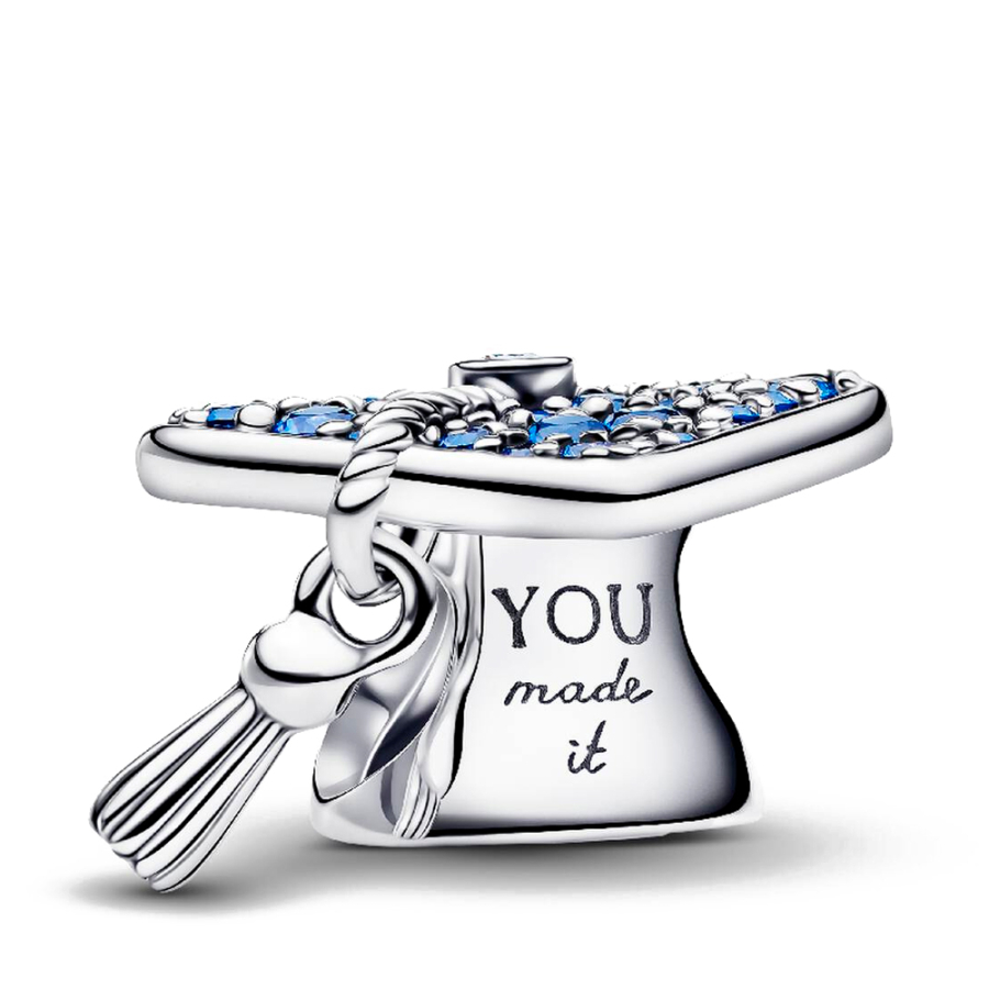 ciondolo-blu-brillante-per-il-cappello-di-laurea-2026 ciondolo-blu-brillante-per-il-cappello-di-laurea-2026