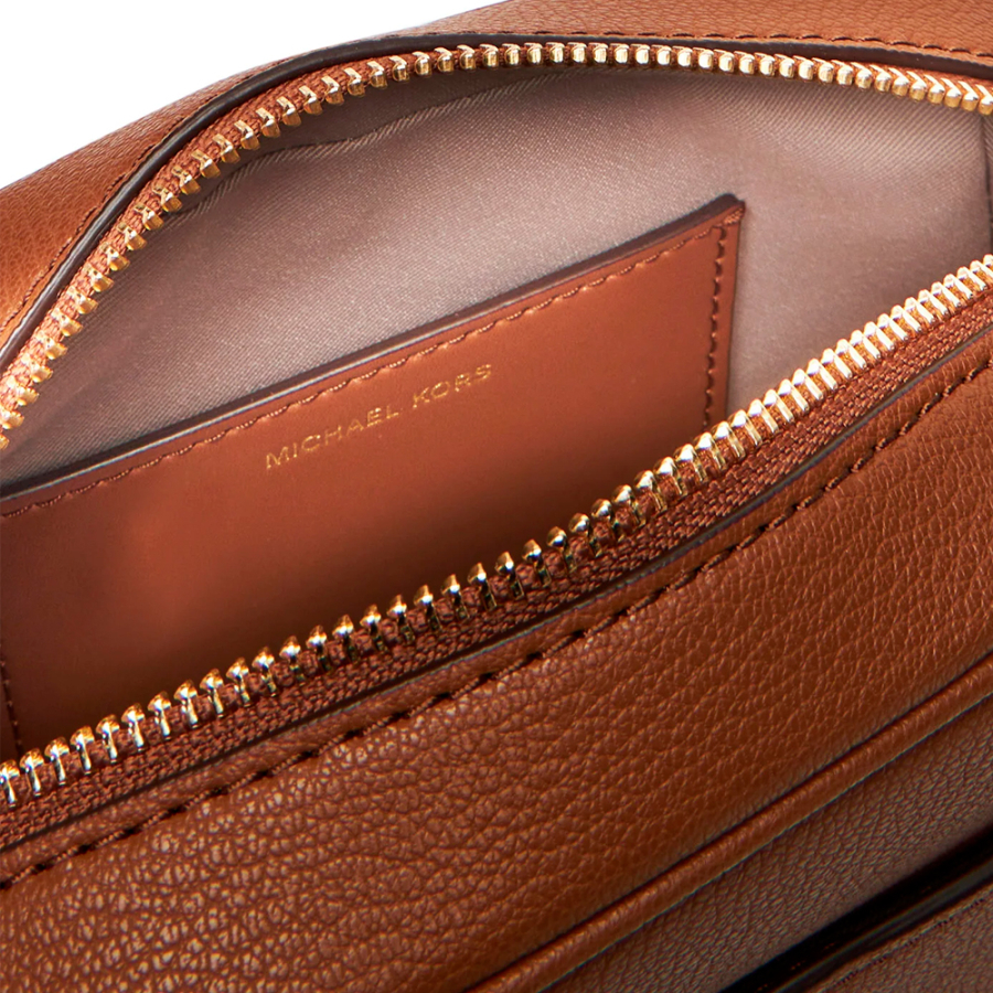 piccola-borsa-a-tracolla-in-pelle-per-fotocamera-ideale-per-il-jet-set