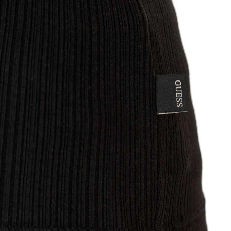 blusa-sem-mangas-com-logotipo-bordado