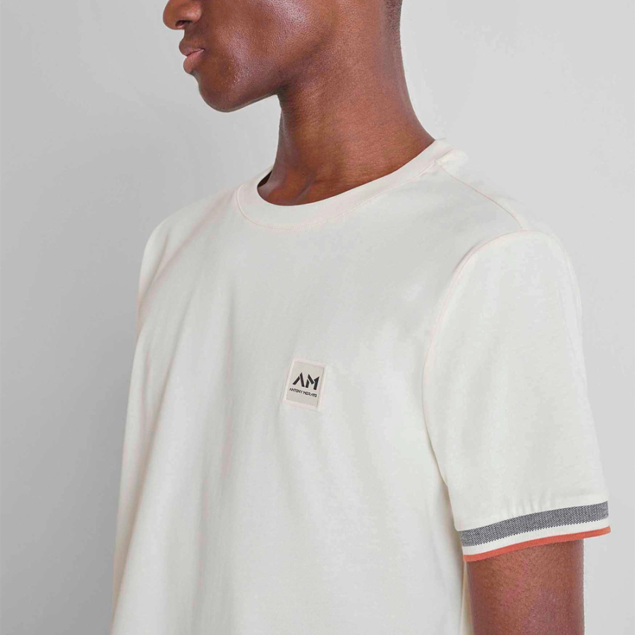 t-shirt-coupe-classique-avec-logo-sur-la-manche t-shirt-coupe-classique-avec-logo-sur-la-manche