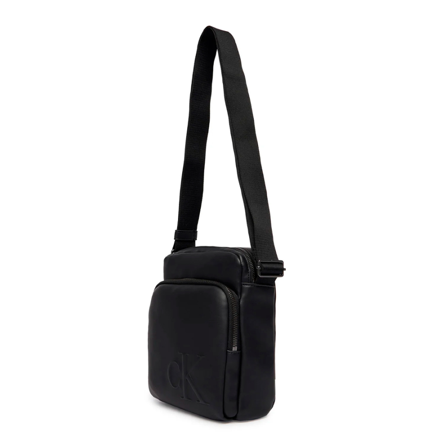 bolsa-de-ombro-estilo-reporter-com-monograma-gravado